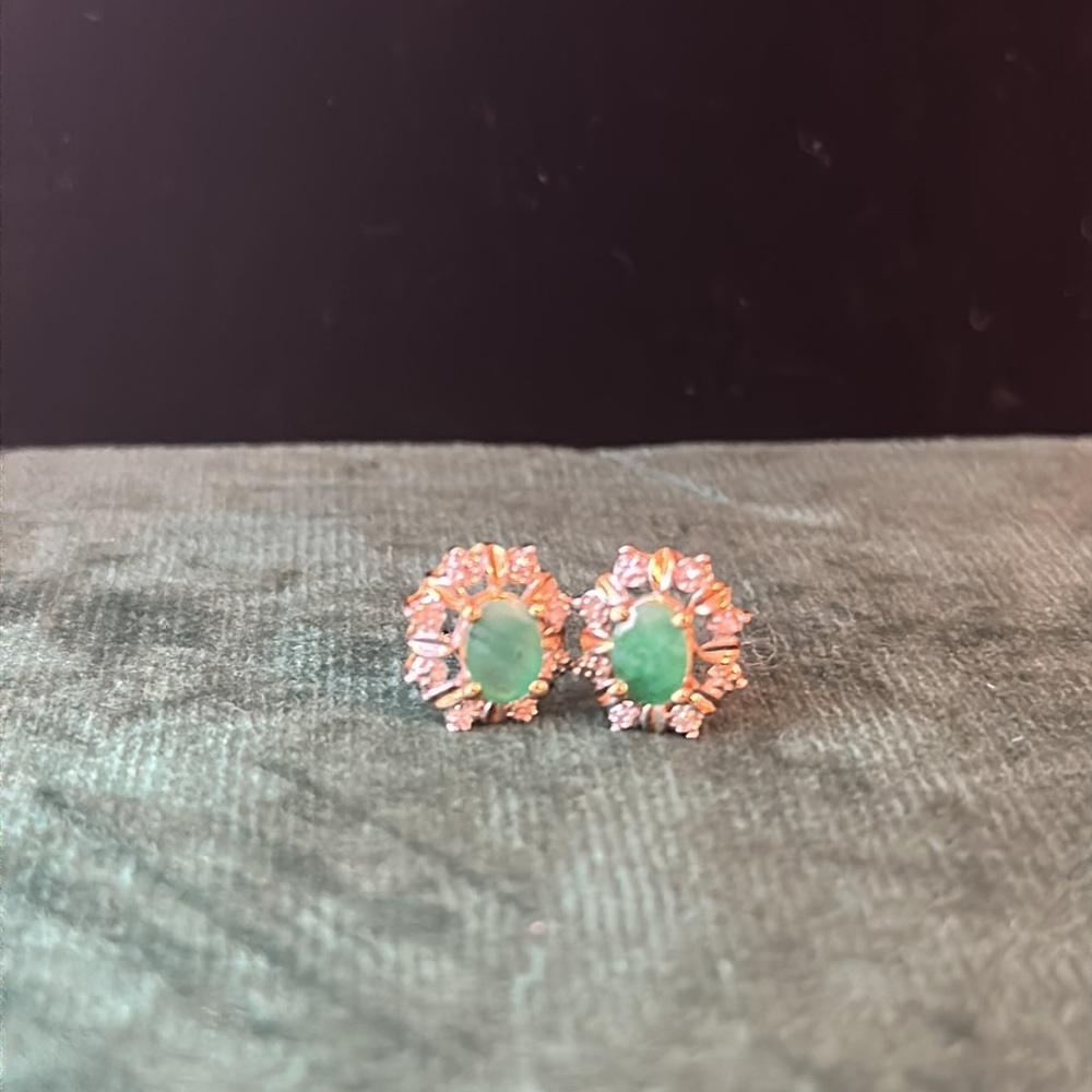 Genuine Emerald and Diamond pendant necklace and earrings set in 14k solid gold - Picture 5 of 8